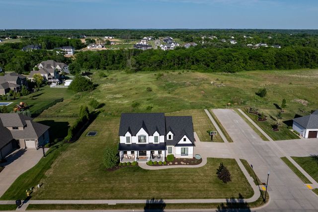 5175 Pigeon Creek Trail, Bettendorf, IA 52722