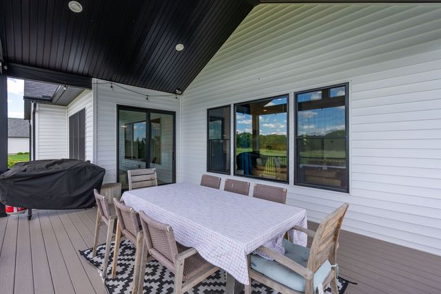 5175 Pigeon Creek Trail, Bettendorf, IA 52722