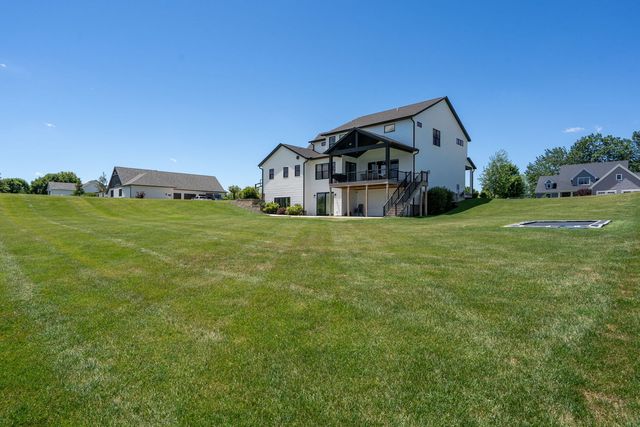 5175 Pigeon Creek Trail, Bettendorf, IA 52722