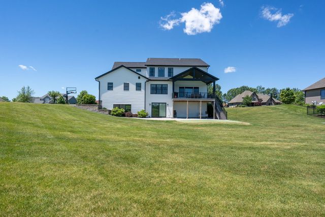 5175 Pigeon Creek Trail, Bettendorf, IA 52722