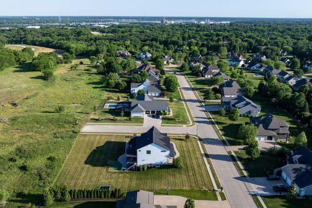 5175 Pigeon Creek Trail, Bettendorf, IA 52722