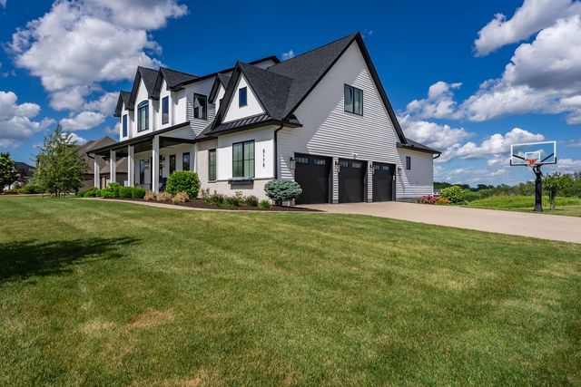 5175 Pigeon Creek Trail, Bettendorf, IA 52722