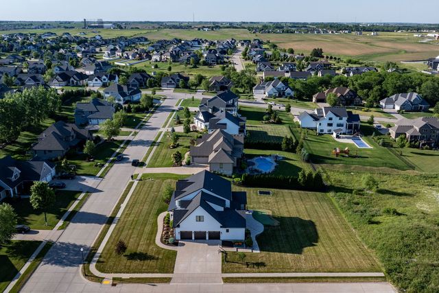 5175 Pigeon Creek Trail, Bettendorf, IA 52722