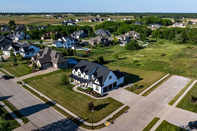 5175 Pigeon Creek Trail, Bettendorf, IA 52722