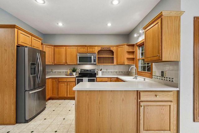 398 Oneida STREET, Delafield, WI 53018