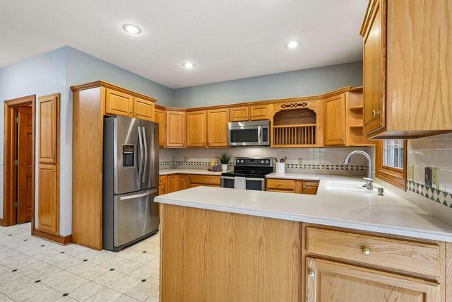 398 Oneida STREET, Delafield, WI 53018