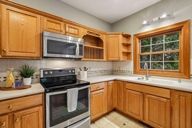 398 Oneida STREET, Delafield, WI 53018