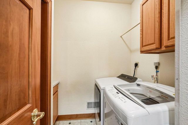 398 Oneida STREET, Delafield, WI 53018