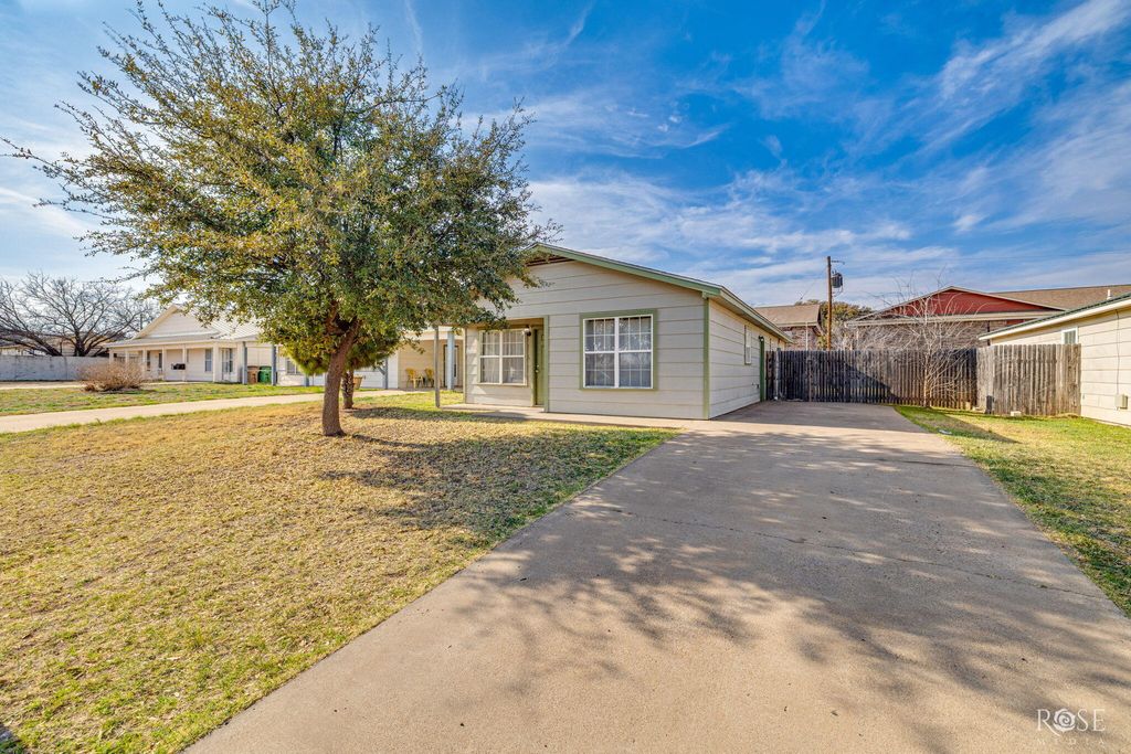 Image 1 of property listing at 1916 Liberty Court, San Angelo, TX 76901