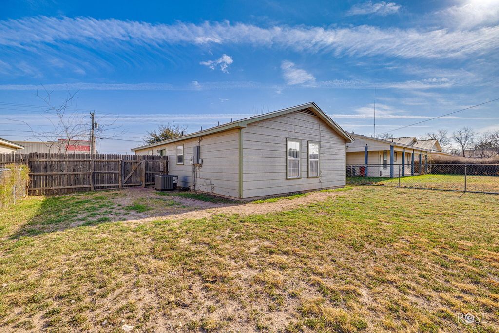 Image 25 of property listing at 1916 Liberty Court, San Angelo, TX 76901