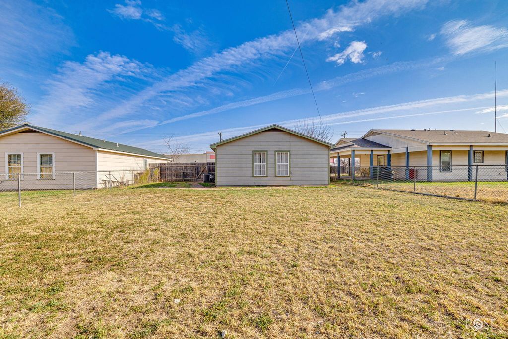 Image 27 of property listing at 1916 Liberty Court, San Angelo, TX 76901