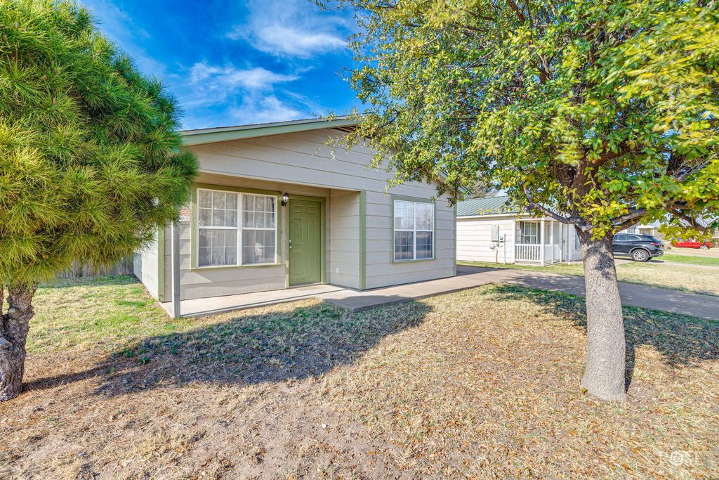 Image 3 of property listing at 1916 Liberty Court, San Angelo, TX 76901