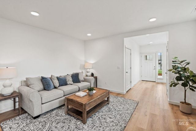 1029 N Peakhurt Ave, Kuna, ID 83634