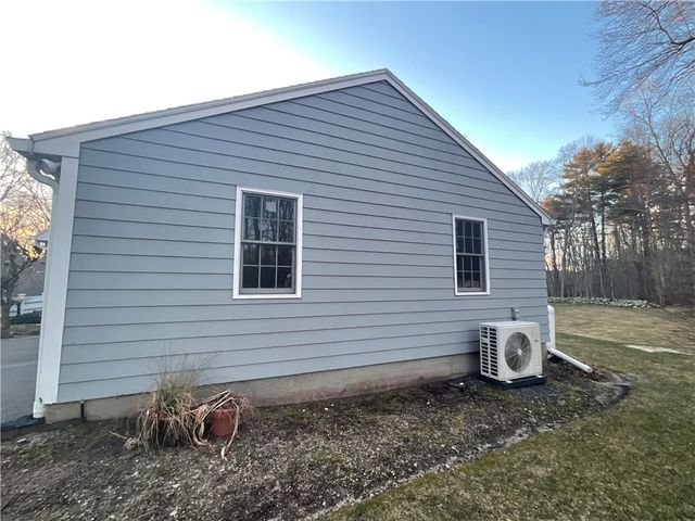 38 Hartford Pike, Foster, RI 02857