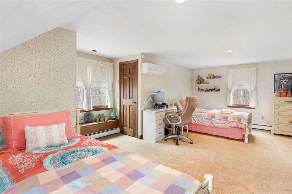 38 Hartford Pike, Foster, RI 02857