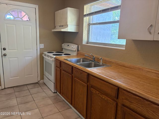 6912 CORDAY Road, Jacksonville, FL 32208