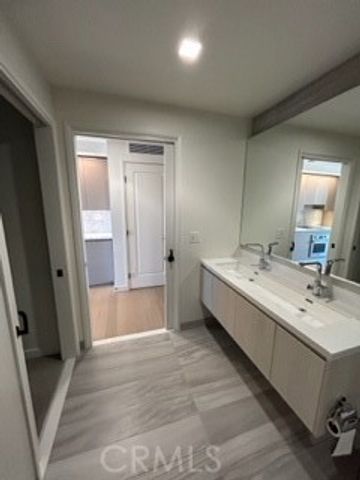 1050 S Grand Avenue 1305, Los Angeles, CA 90015