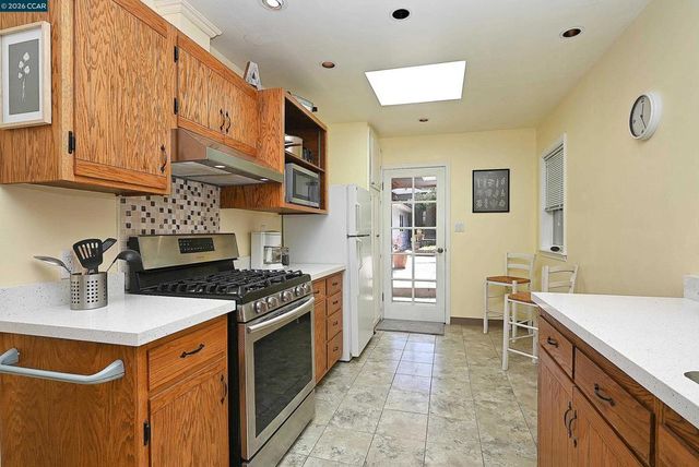 925 North Rd, Belmont, CA 94002