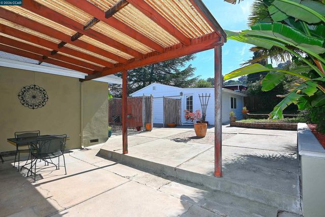 925 North Rd, Belmont, CA 94002