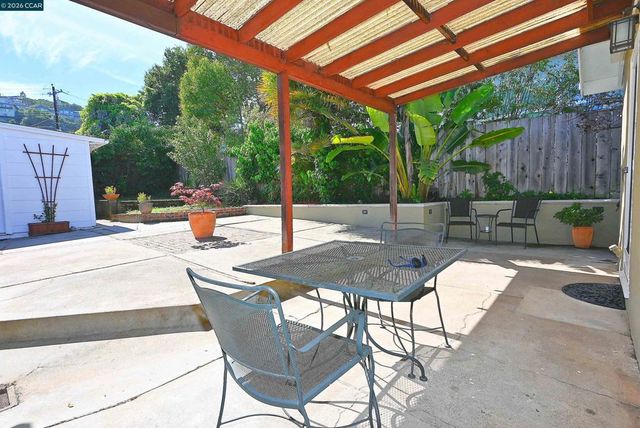 925 North Rd, Belmont, CA 94002