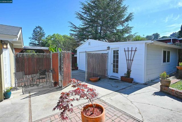 925 North Rd, Belmont, CA 94002