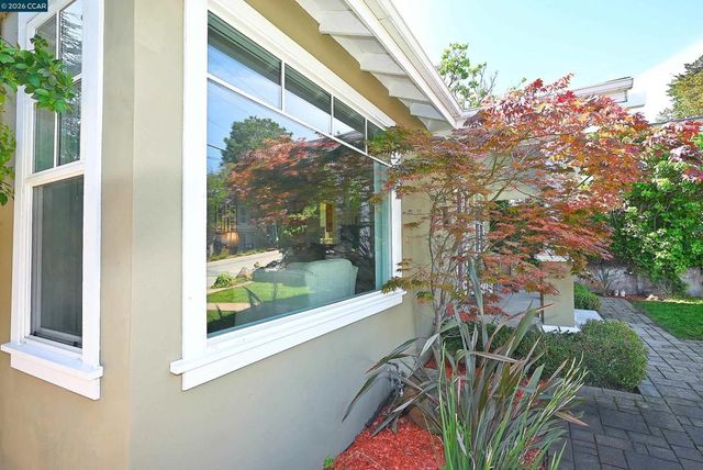 925 North Rd, Belmont, CA 94002