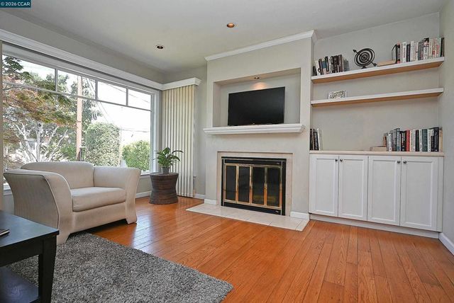 925 North Rd, Belmont, CA 94002