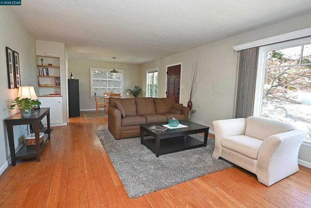 925 North Rd, Belmont, CA 94002