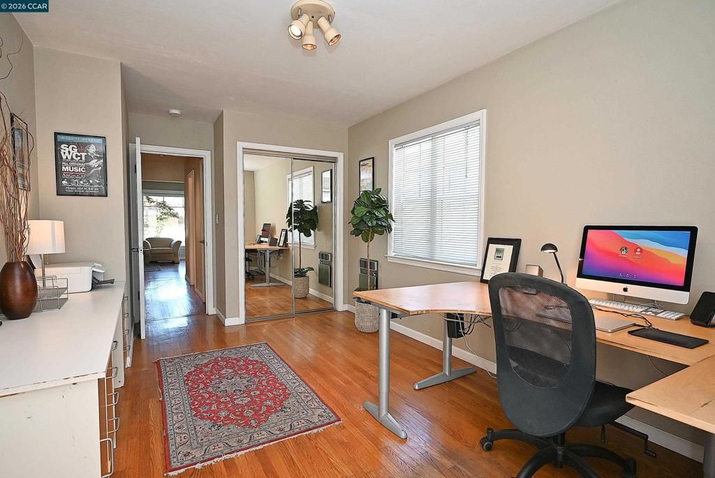 Image 23 of property listing at 925 North Rd, Belmont, CA 94002