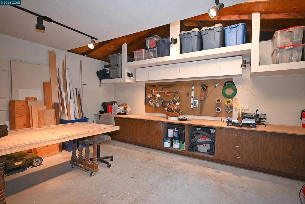 Image 26 of property listing at 925 North Rd, Belmont, CA 94002