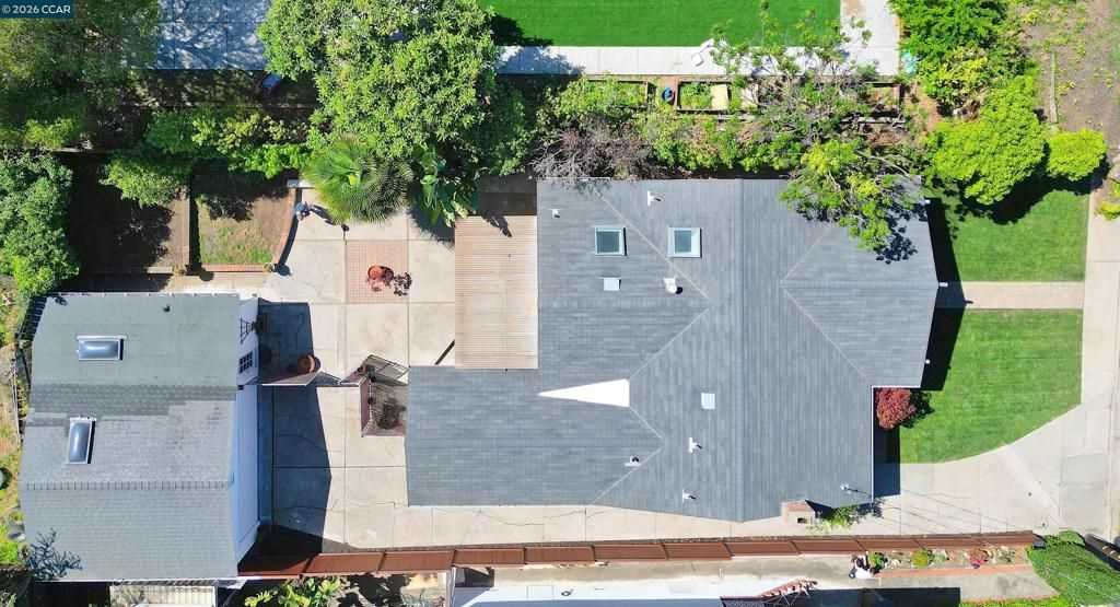 Image 35 of property listing at 925 North Rd, Belmont, CA 94002