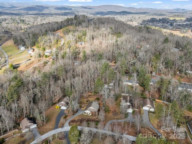 17 Maple Leaf Drive, Hendersonville, NC 28792