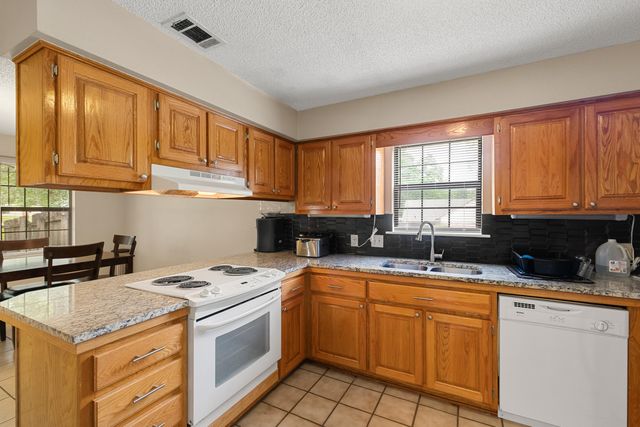 117 Deer Run, Hattiesburg, MS 39402