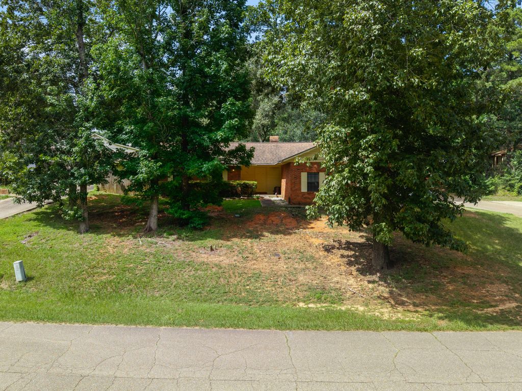 117 Deer Run, Hattiesburg, MS 39402