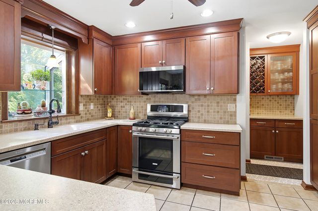 5 Point O Woods Road, Middletown, NJ 07748