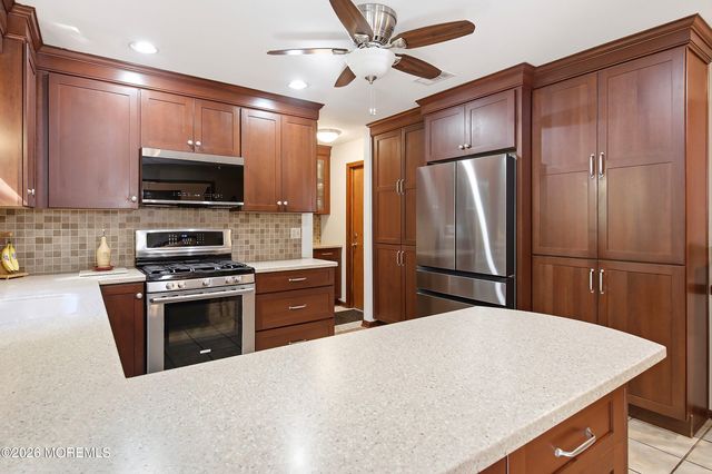 5 Point O Woods Road, Middletown, NJ 07748