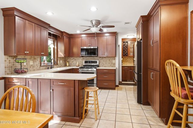 5 Point O Woods Road, Middletown, NJ 07748