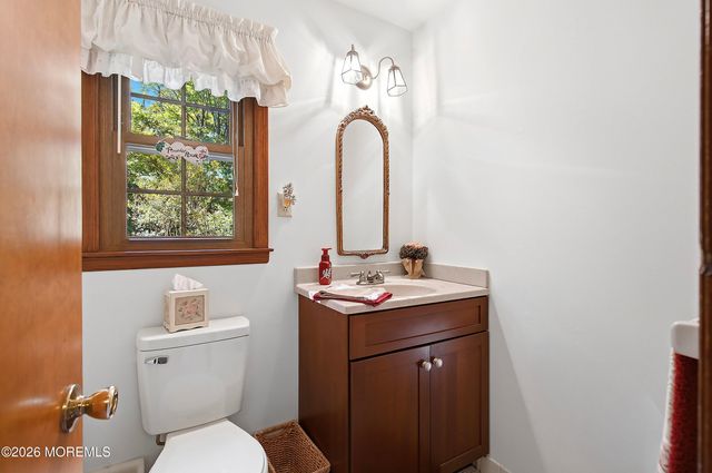 5 Point O Woods Road, Middletown, NJ 07748