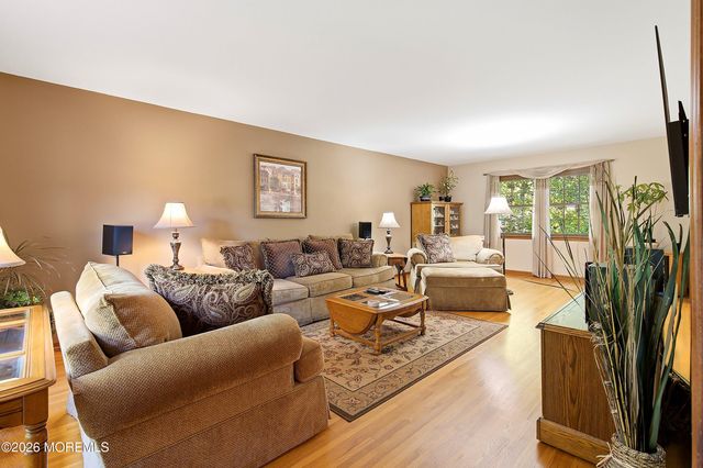 5 Point O Woods Road, Middletown, NJ 07748