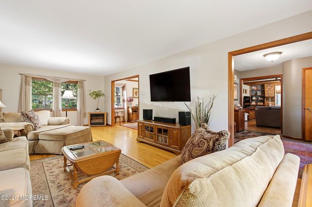 5 Point O Woods Road, Middletown, NJ 07748
