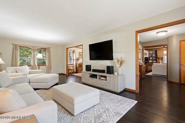 5 Point O Woods Road, Middletown, NJ 07748