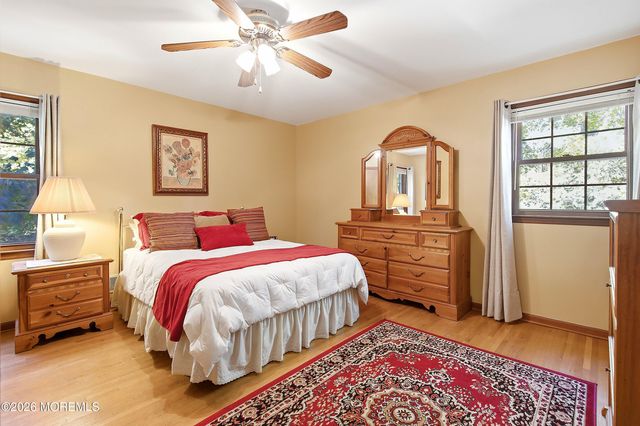 5 Point O Woods Road, Middletown, NJ 07748
