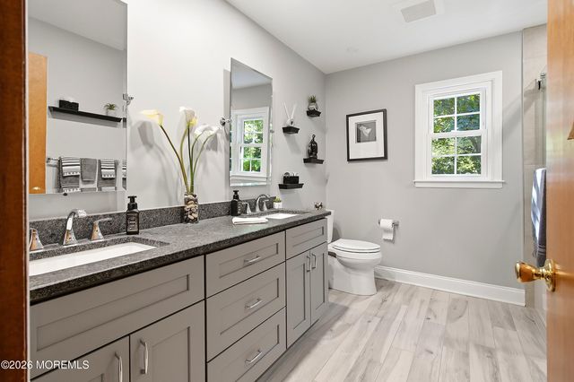 5 Point O Woods Road, Middletown, NJ 07748