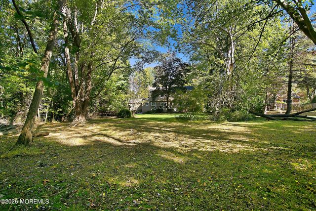 5 Point O Woods Road, Middletown, NJ 07748