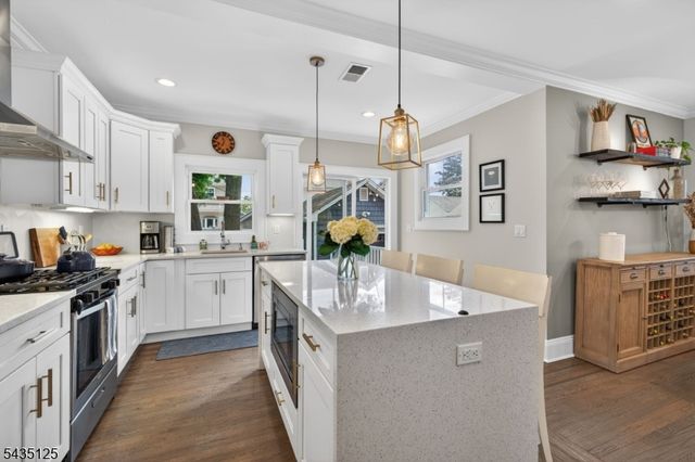 54 Van Riper Ave, Rutherford Boro, NJ 07070