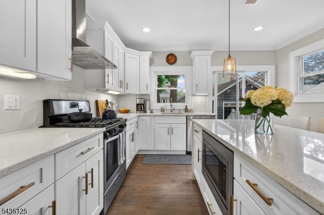 54 Van Riper Ave, Rutherford Boro, NJ 07070