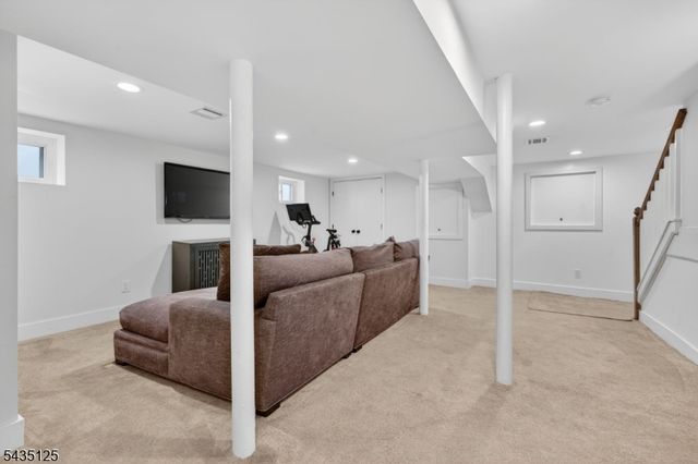 54 Van Riper Ave, Rutherford Boro, NJ 07070