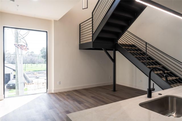 5614 Larkin A, Houston, TX 77007