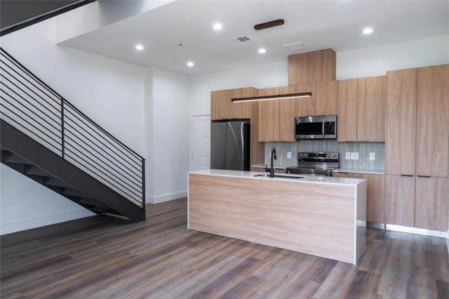 5614 Larkin A, Houston, TX 77007