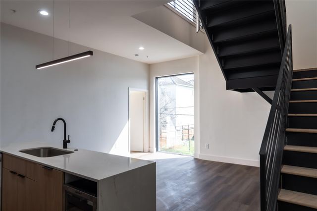 5614 Larkin A, Houston, TX 77007